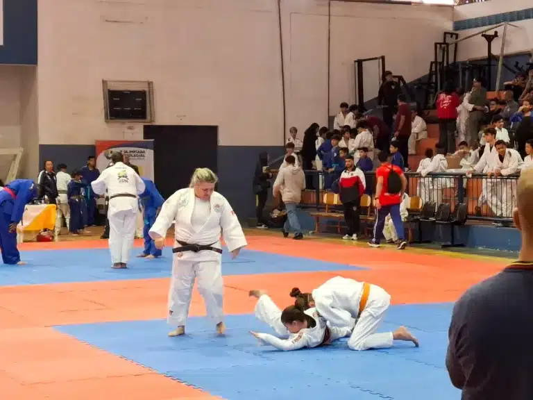 Esportes Escolares Movem Fim de Semana na Olimpíada Colegial Guarulhense As competições da Olimpíada Colegial Guarulhense (OCG) agitaram o fim de semana com disputas de judô, vôlei de praia, karatê e natação. O Colégio Marconi se destacou, consolidando sua liderança. Clique para conferir os resultados e destaques das modalidades.