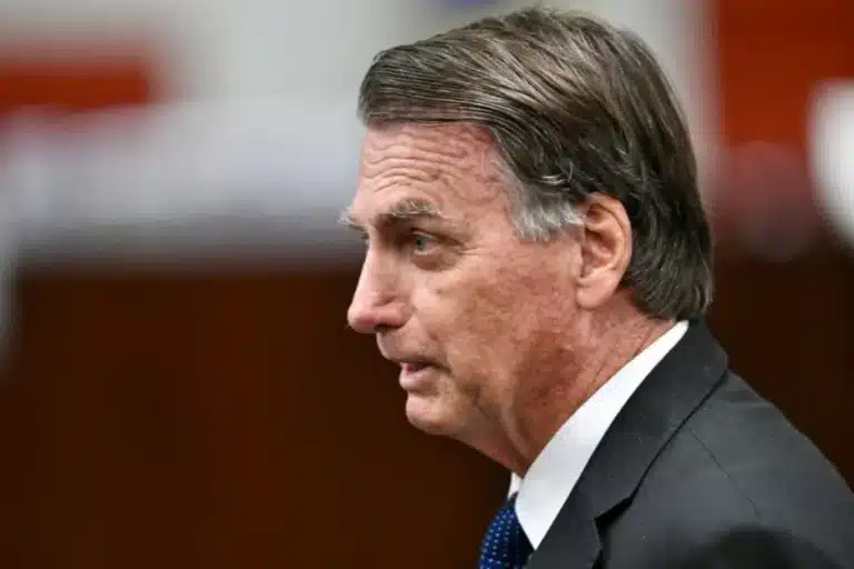 Advogado Afirma que Bolsonaro Está "Debilitado" e Não Comparecerá a Julgamento no STF