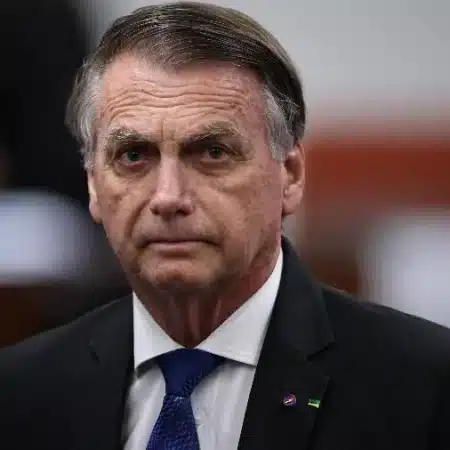 Advogado Afirma que Bolsonaro Está "Debilitado" e Não Comparecerá a Julgamento no STF