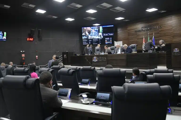 Câmara de Guarulhos Analisa Mais de 130 Itens em Sessão de Quarta-Feira