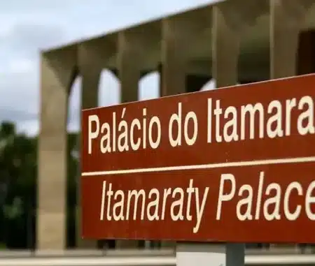 Itamaraty Condena Ameaça dos EUA de Usar "Poder Militar" Contra o Brasil em Meio a Julgamento de Bolsonaro