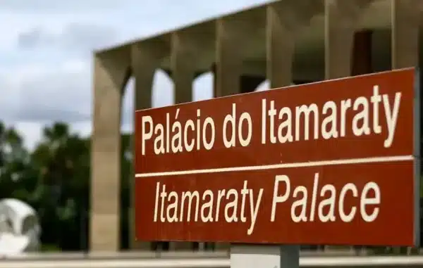 Itamaraty Condena Ameaça dos EUA de Usar "Poder Militar" Contra o Brasil em Meio a Julgamento de Bolsonaro