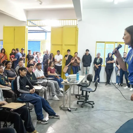 Projeto "Partiu Trampo" em Guarulhos Encaminha 105 Estudantes para Vagas de Jovem Aprendiz no Mercado Livre