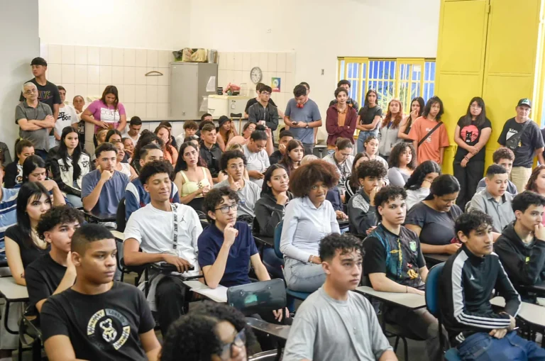 Projeto "Partiu Trampo" em Guarulhos Encaminha 105 Estudantes para Vagas de Jovem Aprendiz no Mercado Livre