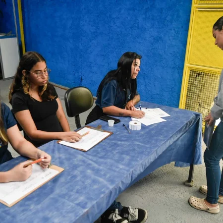 Projeto "Partiu Trampo" em Guarulhos Encaminha 105 Estudantes para Vagas de Jovem Aprendiz no Mercado Livre