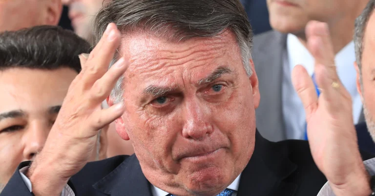 STF Divulga Penas e Multas para Jair Bolsonaro e Líderes da Trama Golpista; Ex-presidente Condenado a 27 Anos e Três Meses de Prisão