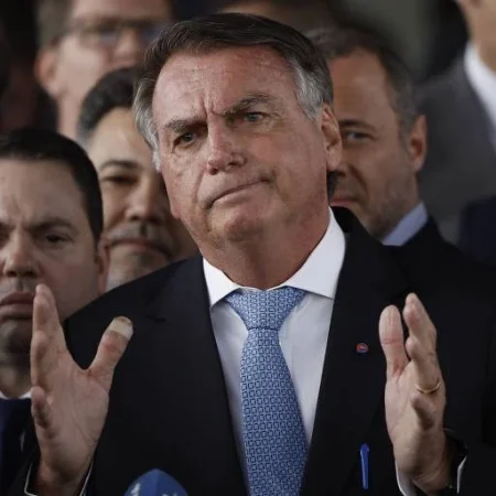 STF Divulga Penas e Multas para Jair Bolsonaro e Líderes da Trama Golpista; Ex-presidente Condenado a 27 Anos e Três Meses de Prisão