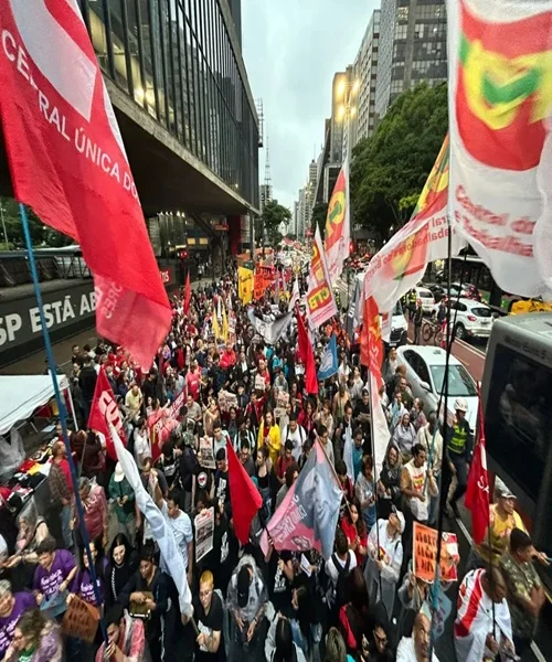 Milhares Marcham em Brasília Contra Anistia a Golpistas e a ‘PEC da Blindagem’