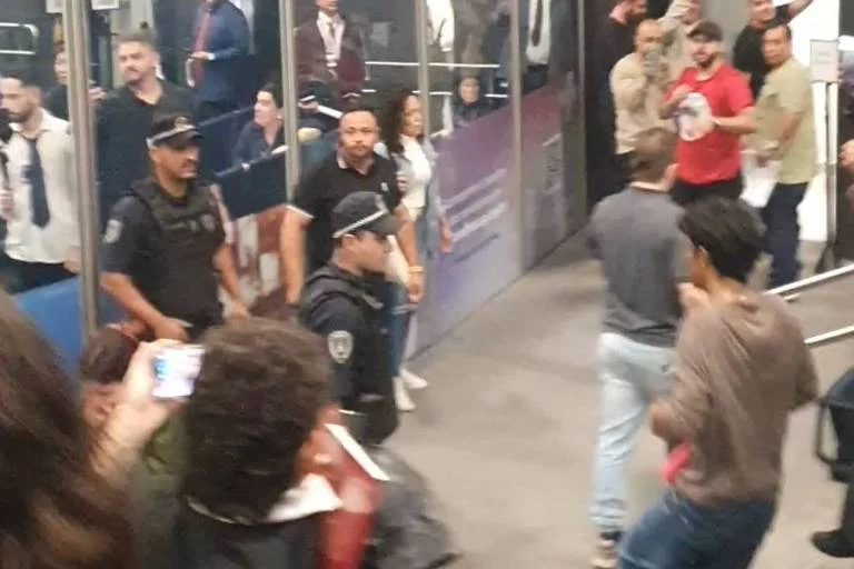 Câmara de Guarulhos Suspende Sessão por Desentendimento e Uso de Gás de Pimenta