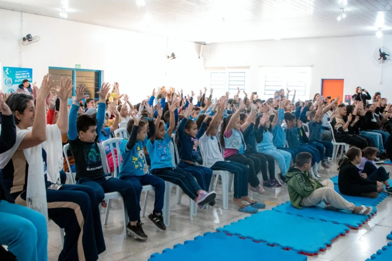 Prefeitura Celebra Dia Nacional do Surdo com Espetáculo Teatral no Pimentas
