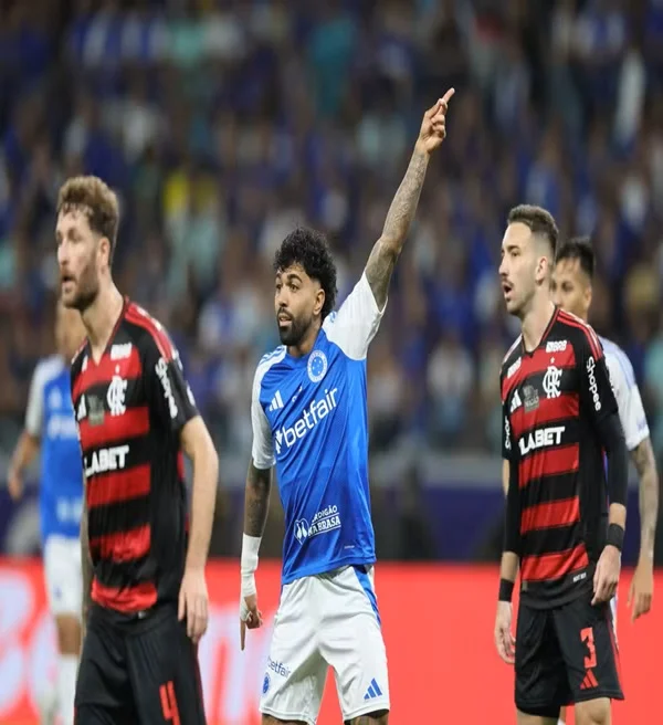Goleiros Brilham, Flamengo e Cruzeiro Empatam e Embolam o Topo do Brasileirão