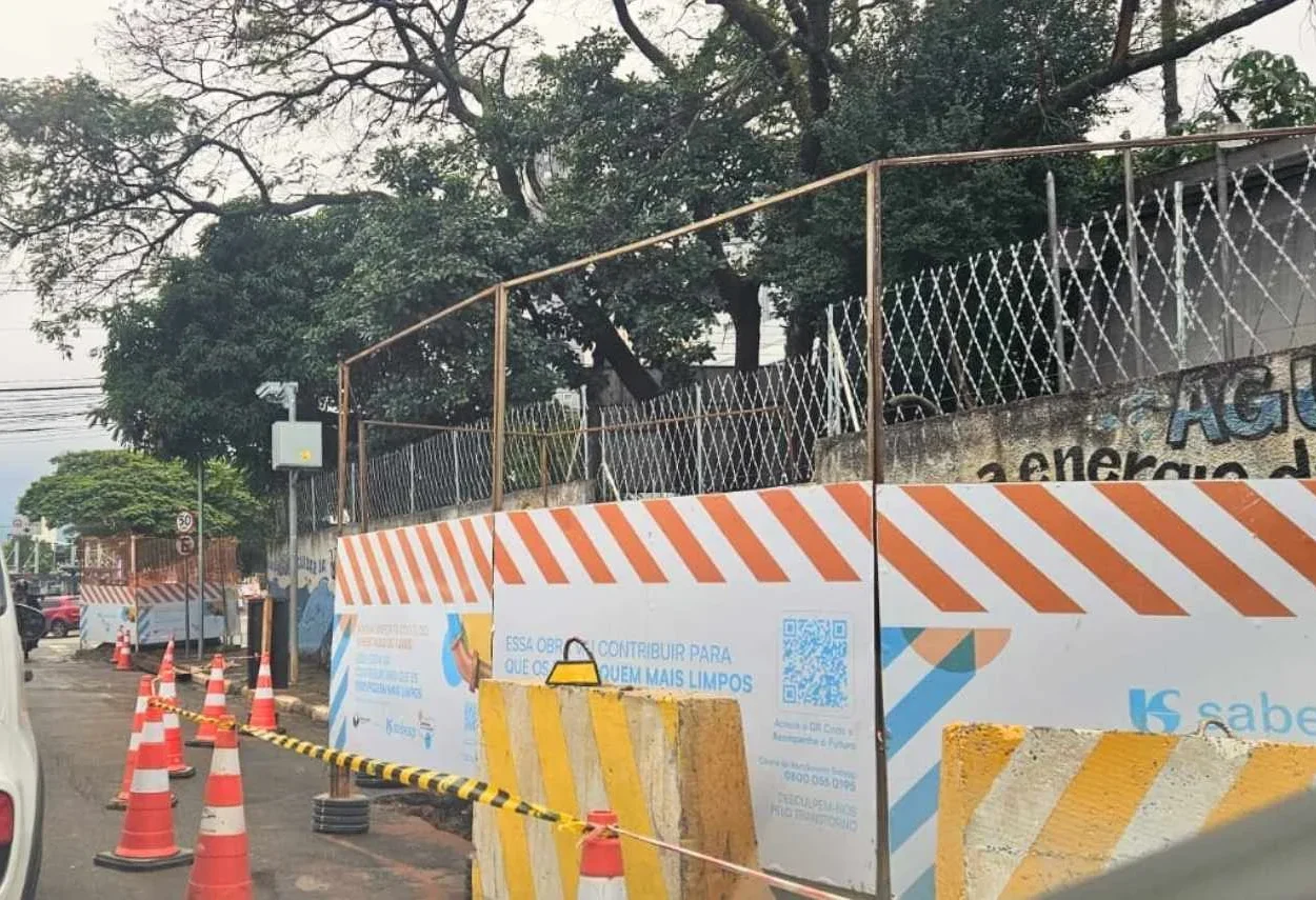 Obras da Sabesp na Av. Paulo Faccini Geram Transtornos no Trânsito e Comércio