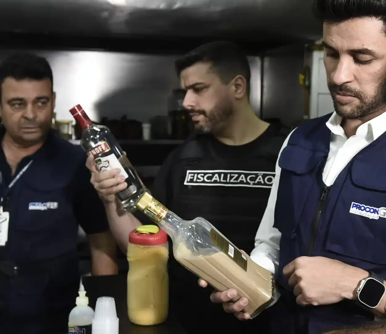 ALERTA MÁXIMO EM GUARULHOS – MUNICÍPIO CONFIRMA 1 CASO DE INTOXICAÇÃO POR METANOL E INVESTIGA OUTROS 9