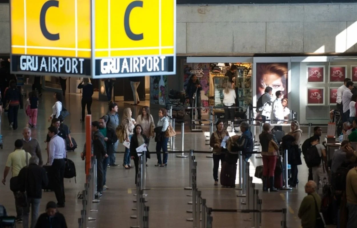 PF Prende Foragido e Passageiro com Mais de 5 kg de Cocaína em Novas Ações no Aeroporto de Guarulhos