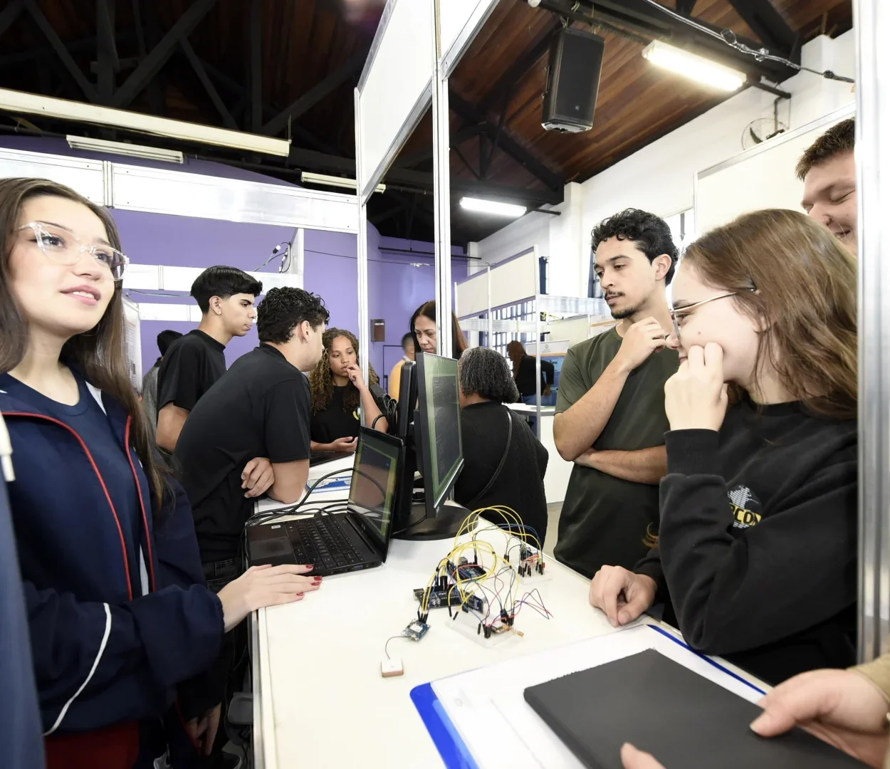 Semana do Conhecimento Acelera no Adamastor com Foco em Jovens Cientistas; Evento Terá ExpoCriatividade e Premiação na Sexta-feira