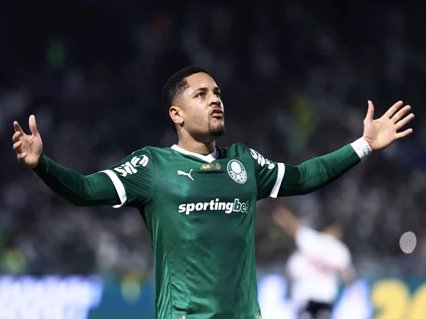 Futebol: Flamengo Vence Palmeiras em Jogo Eletrizante no Maracanã e Esquenta Disputa Pelo Título do Brasileirão 2025