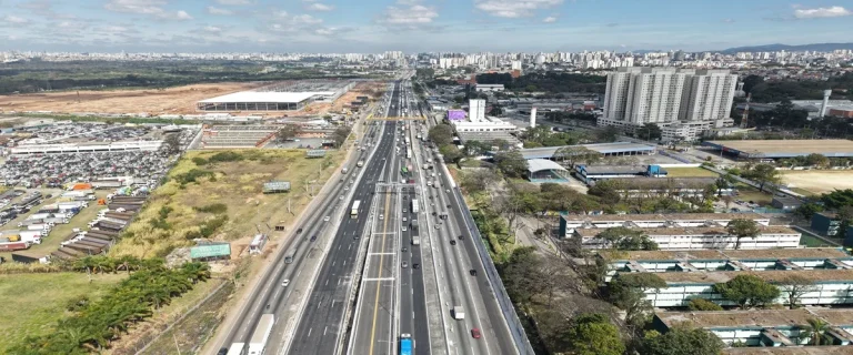 Interdição na Via Dutra em Guarulhos: Acesso à Marginal Bloqueado para Reparo de Pavimento