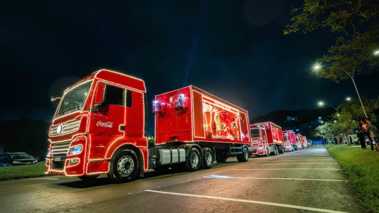 Caravana de Natal da Coca-Cola ilumina Guarulhos neste sábado