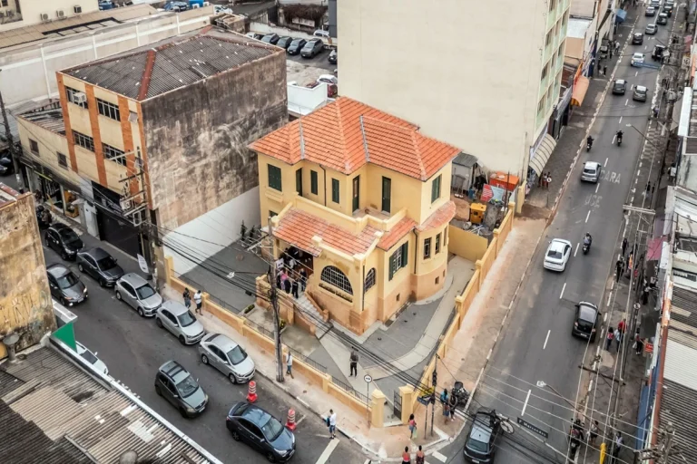 Casarão da Nossa História em Guarulhos Completa 100 Anos e Ganha Luzes de Natal