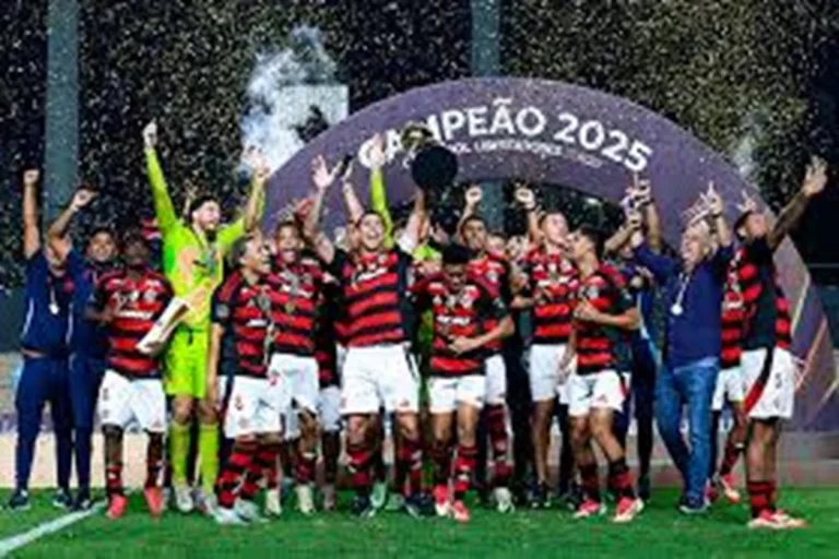 Flamengo Vence Palmeiras e Conquista o Tetra da Libertadores 2025 em Lima