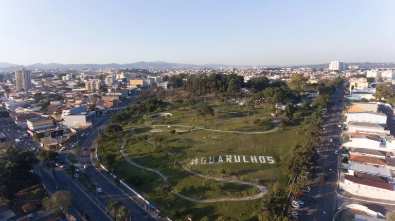 Abre e Fecha Natal 2025 em Guarulhos: Confira o funcionamento dos serviços