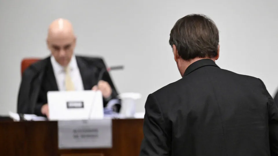 Prisão de Bolsonaro: Moraes ordena transferência para a 'Papudinha' e define regras de visita e saúde