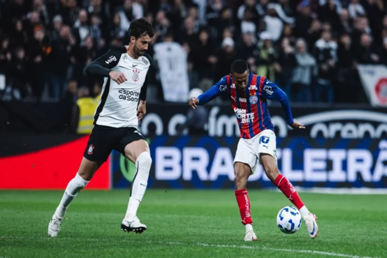 Corinthians vacila na Vila Belmiro e perde para o Bahia na estreia do Brasileirão