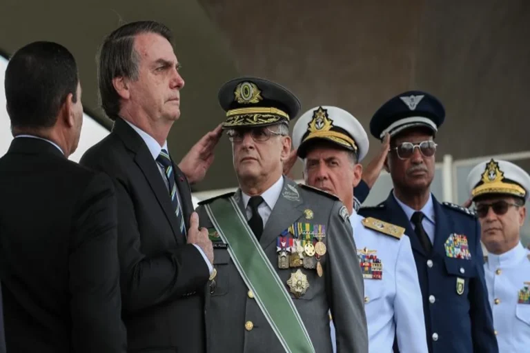 ÉTICA MILITAR SOB JULGAMENTO: MPM PEDE PERDA DE PATENTE E EXPULSÃO DE BOLSONARO DO EXÉRCITO