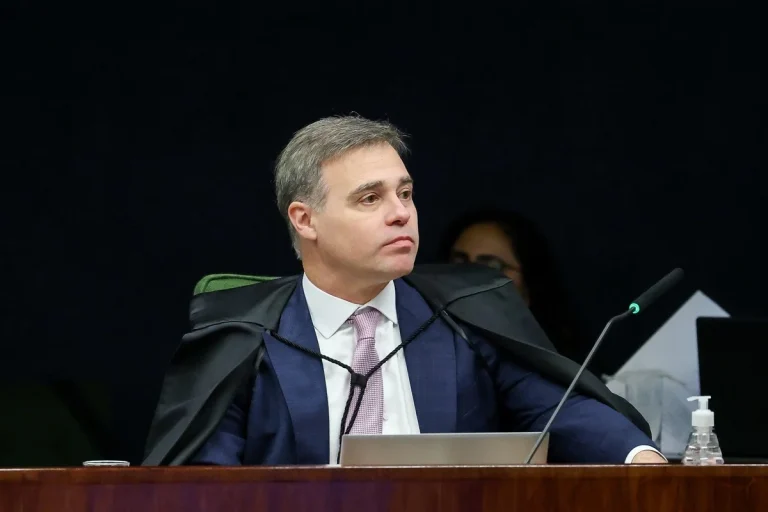 Ministro André Mendonça assume relatoria do caso Banco Master e se reúne com a PF