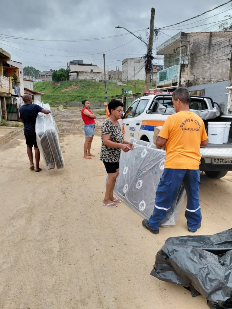 Guarulhos mobiliza força-tarefa desde a madrugada para proteger a população e recuperar bairros atingidos por chuva intensa