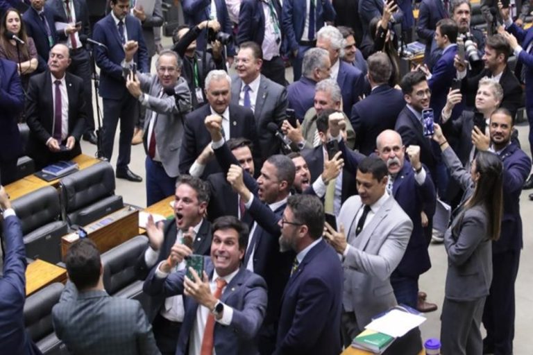 Câmara aprova PL Antifacção e endurece penas contra o crime organizado; veja o que muda