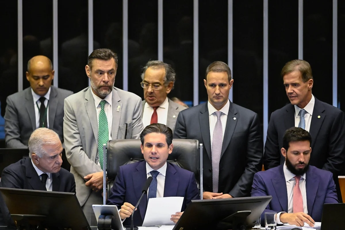 Câmara aprova PL Antifacção e endurece penas contra o crime organizado; veja o que muda