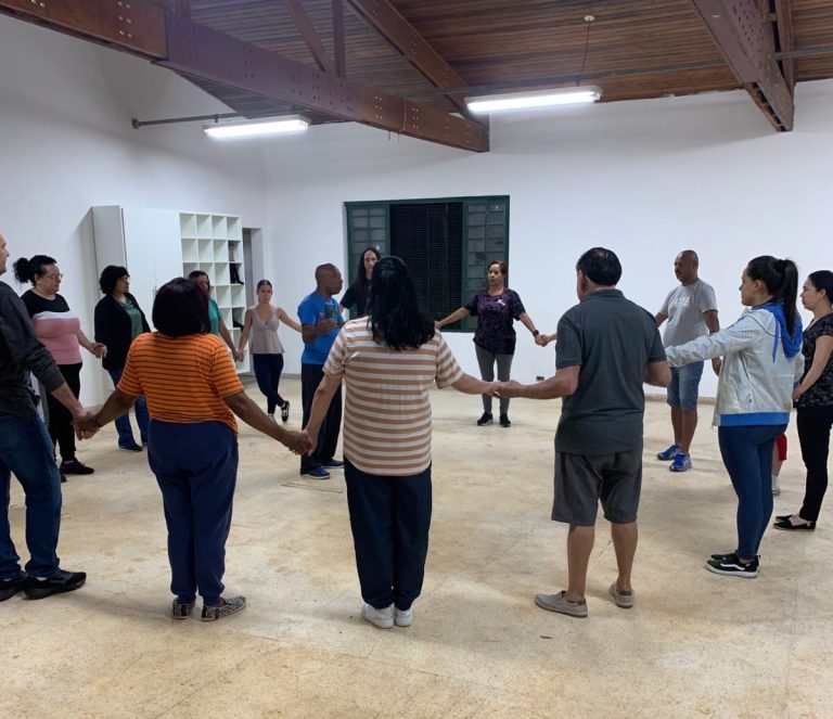 Após oito anos fechada, Portuguesinha reabre com aulas de dança