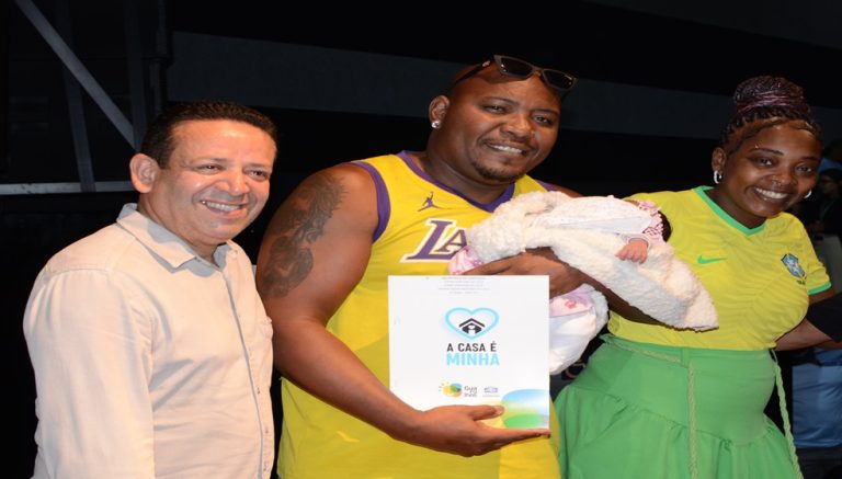 Avanço Histórico: Gestão Lucas Sanches zera décadas de abandono e entrega 363 títulos de propriedade, consolidando Guarulhos como vitrine habitacional de SP