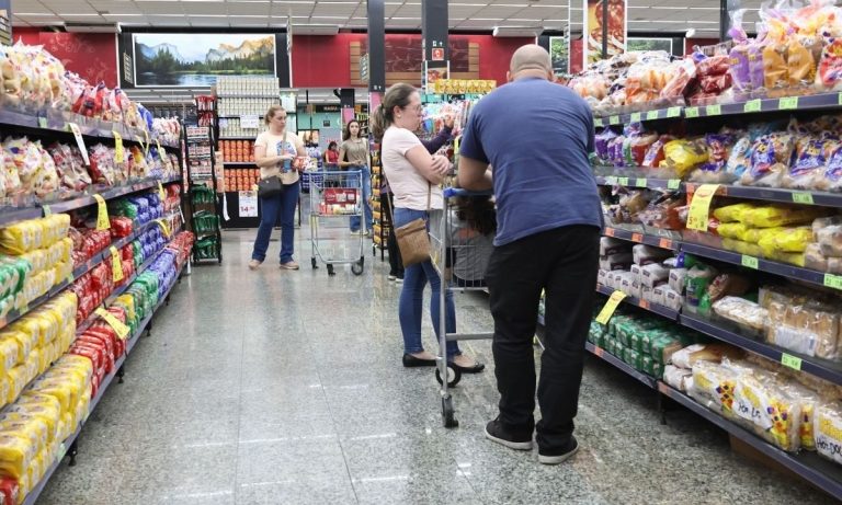 Alerta Econômico: Inflação rompe o teto e vai a 4,71% impulsionada por guerra no Oriente Médio, pressionando a economia de Guarulhos