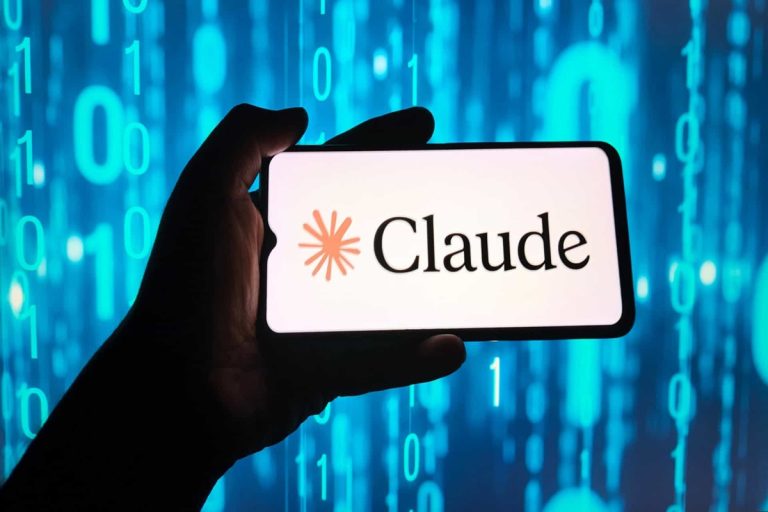 Revolução na IA: Claude Code dobra limites, acaba com horários de pico e expande API em 1500% para desenvolvedores