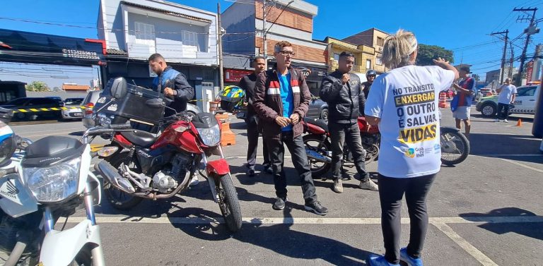 Maio Amarelo em Guarulhos: Ação na Timóteo Penteado usa realidade virtual para alertar motociclistas e proteger o trânsito da cidade