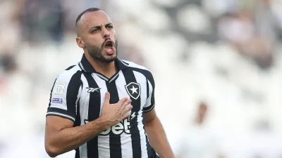 Botafogo Domina Corinthians com Hat-Trick de Arthur Cabral e Afunda Paulistas no Z-4