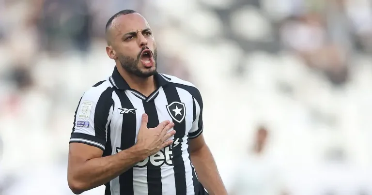 Botafogo Domina Corinthians com Hat-Trick de Arthur Cabral e Afunda Paulistas no Z-4
