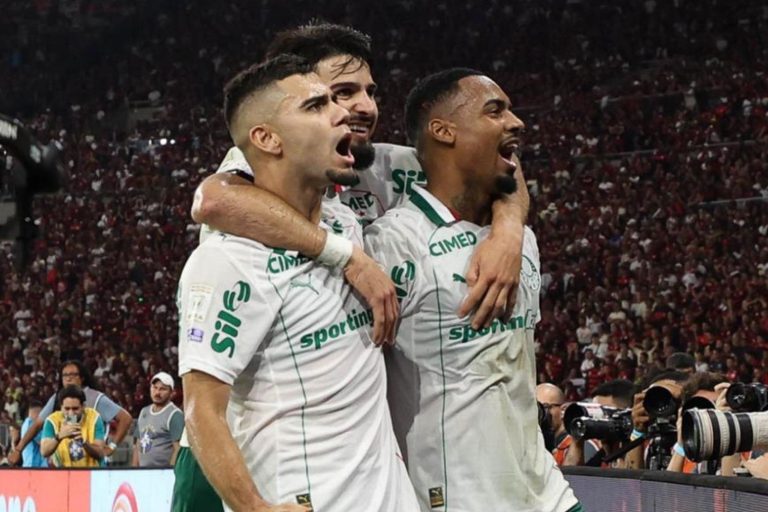 O confronto, inicialmente equilibrado e com o Flamengo de Leonardo Jardim dando trabalho ao goleiro Carlos Miguel, mudou de cenário aos 20 minutos do primeiro tempo. O colombiano Carrascal foi expulso após acertar o rosto de Murilo, deixando os donos da casa com um jogador a menos.