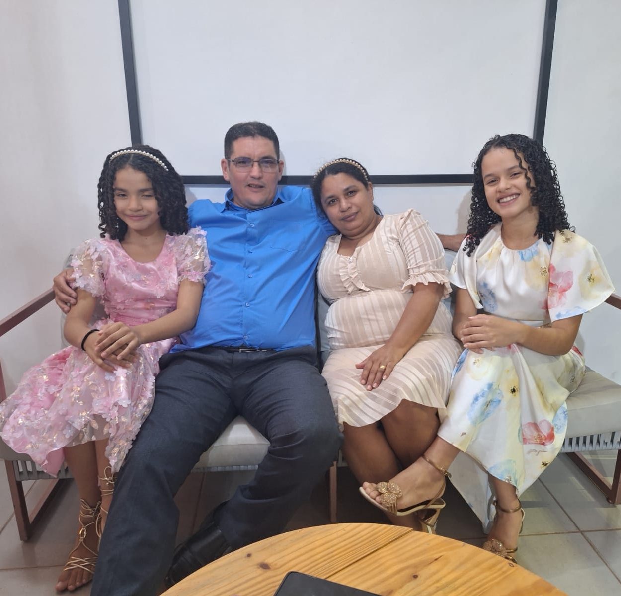 Do Maranhão aos palcos: A história de fé de José Luis, o pai por trás do talento de Talita e Talia