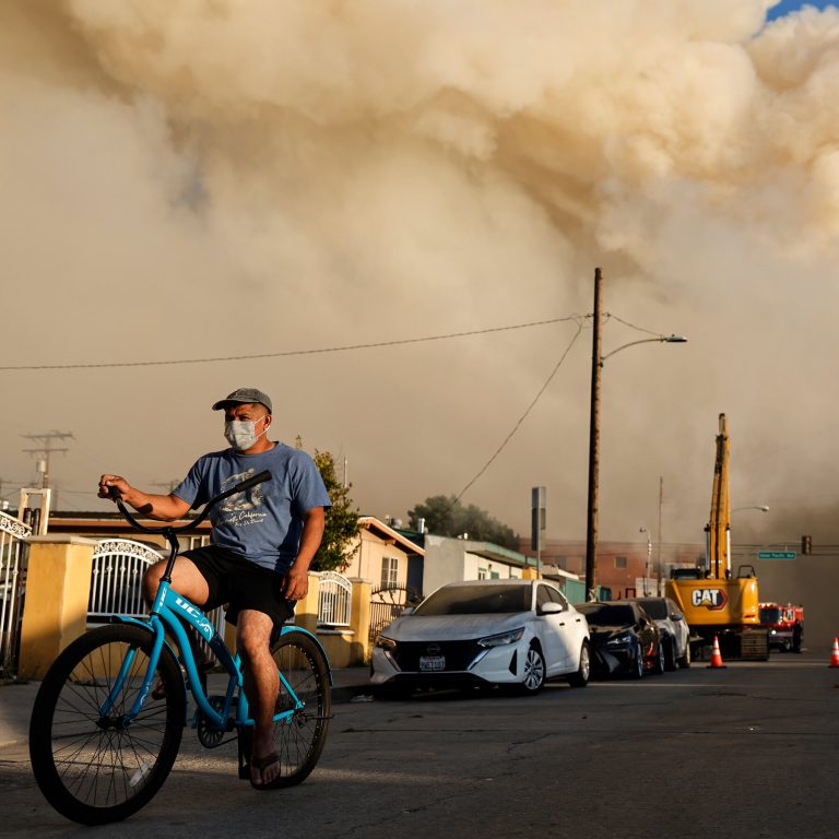 boyle heights warehouse fire spreads smoke across los angeles 1782113472457
