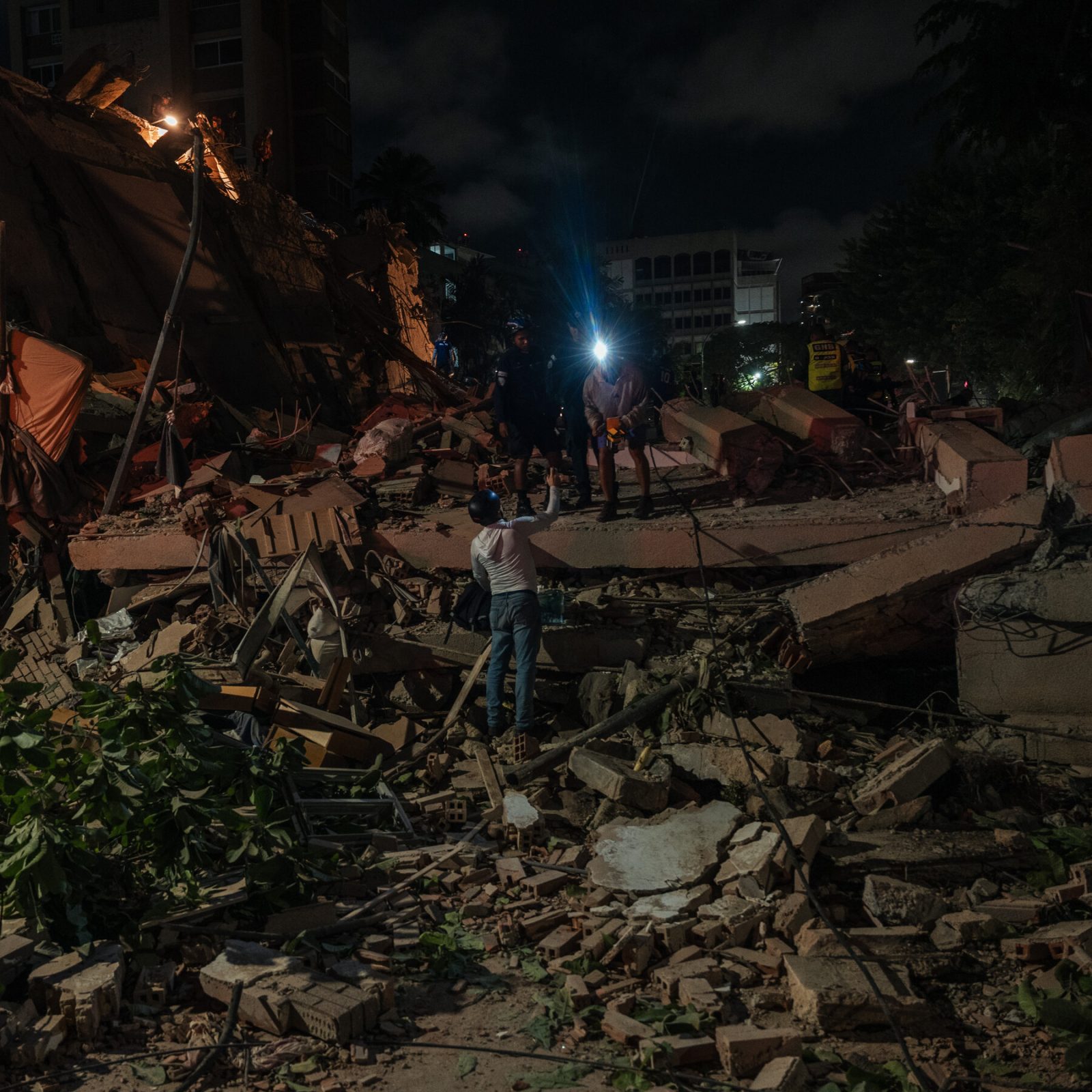two earthquakes hit venezuela what to know about death toll damage and rescue re 1782387112388