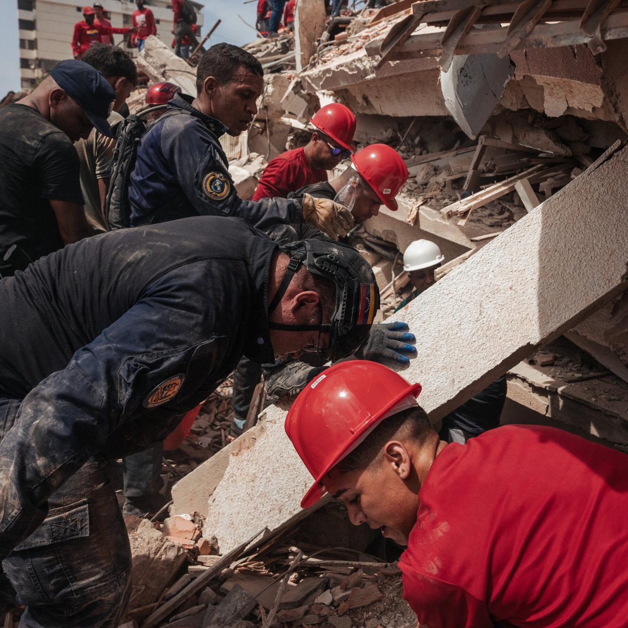 Venezuela Live Updates: Death Toll Rises to 589 as Rescuers Search for Quake Survivors