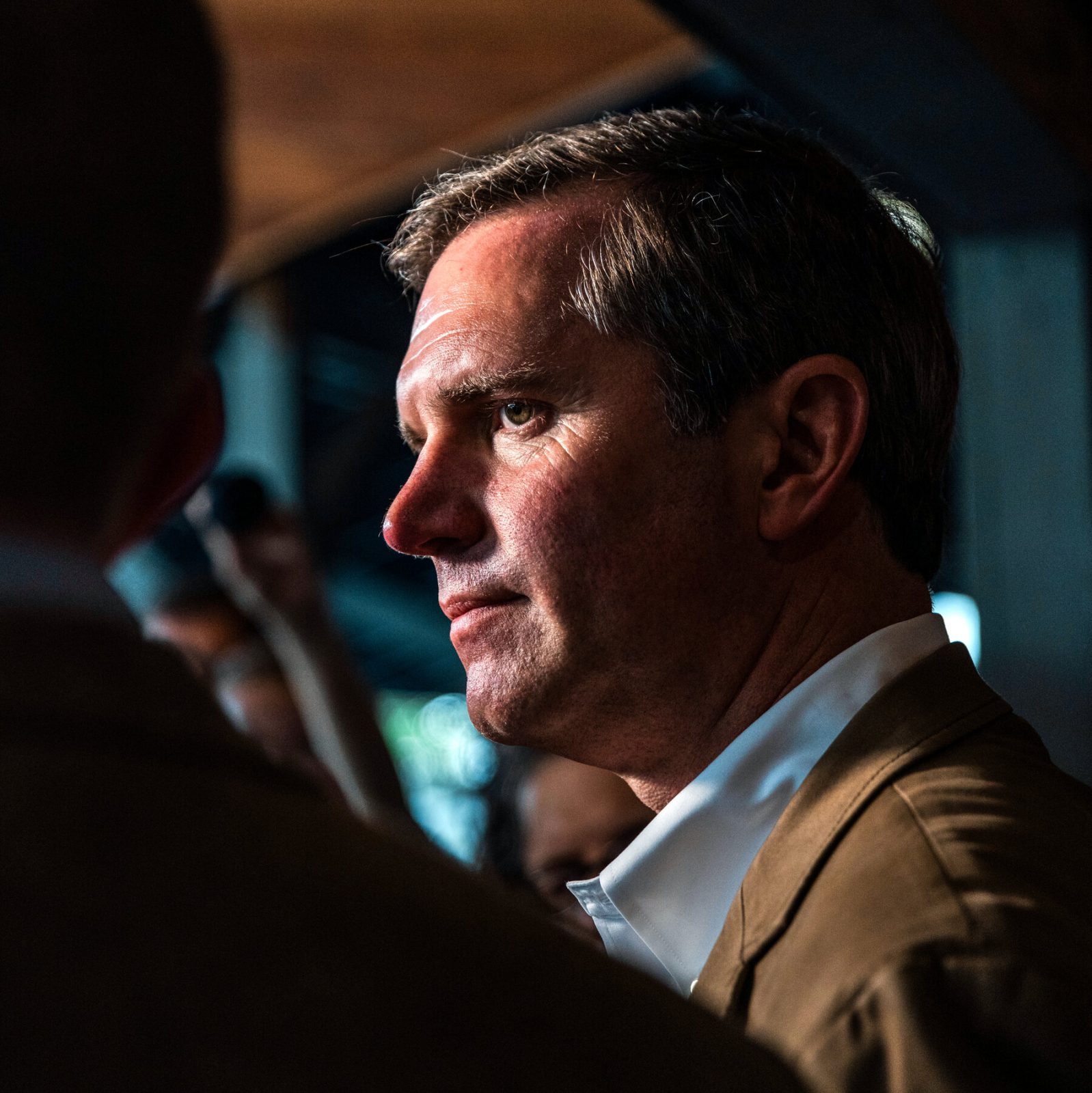 andy beshear olha para a casa branca 1782579677996