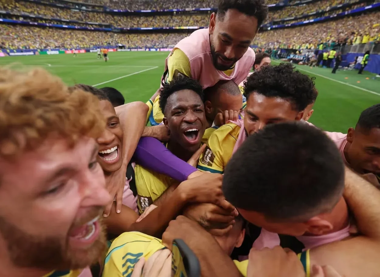 Brasil vence o Japão de virada aos 50 do segundo tempo e avança na Copa do Mundo
