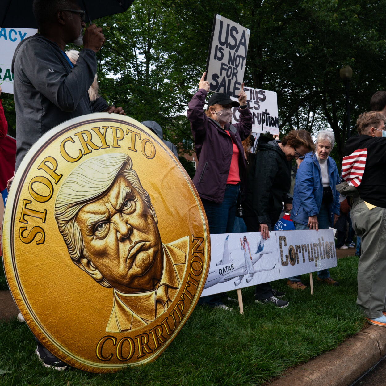 Nearly a Million Investors Lost a Total of $3.8 Billion on Trump Crypto Coin