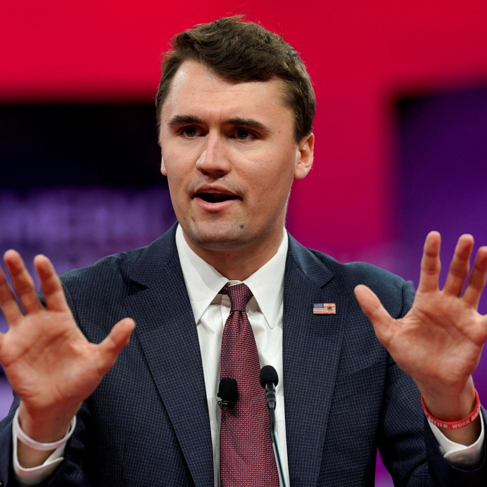 New Videos of Charlie Kirk’s Killing Emerge in Court, but Few Can Watch — imagem editorial da cobertura de Economia na Gazeta News Guarulhos