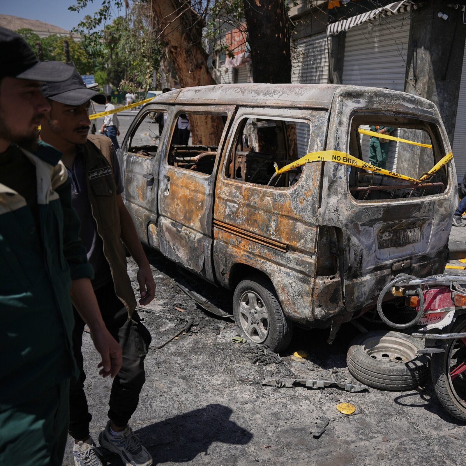 Macron Continues With Syria Visit Despite Explosions Near His Hotel in Damascus — imagem editorial da cobertura de Economia na Gazeta News Guarulhos