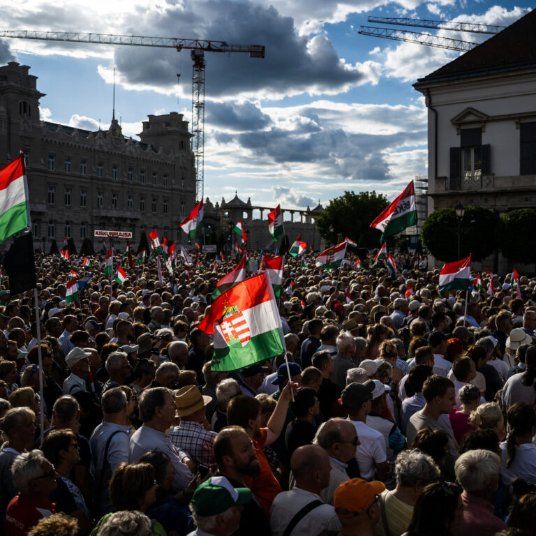 Hungary’s Parliament Votes to Remove Orban Loyalist From Presidential Post — imagem editorial da cobertura de Economia na Gazeta News Guarulhos